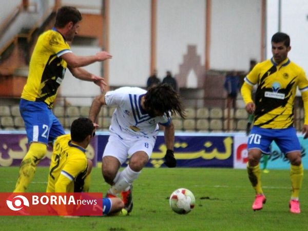 دیدار تیم های فوتبال ملوان بندرانزلی- اکسین البرز