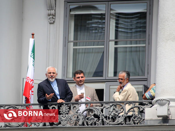 محمد جواد ظریف در بالکن هتل کوبورگ