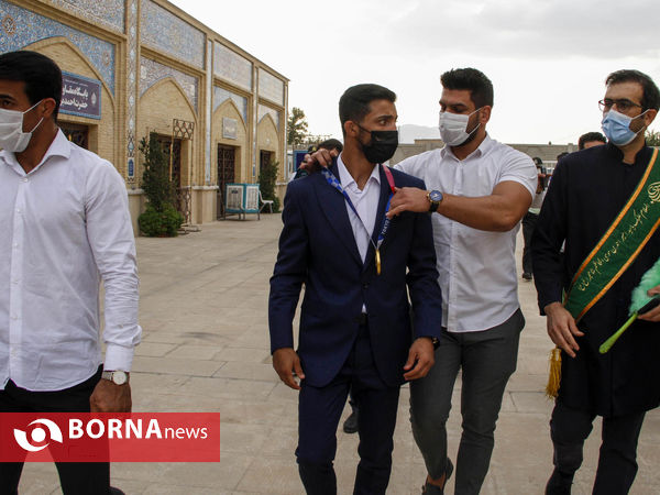 استقبال مردم از قهرمانان فرنگی کار شیرازی