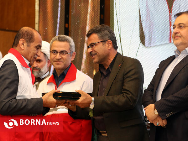 همایش نکوداشت خدمات داوطلبانه و تجلیل از داوطلبان برگزیده هلال احمر فارس