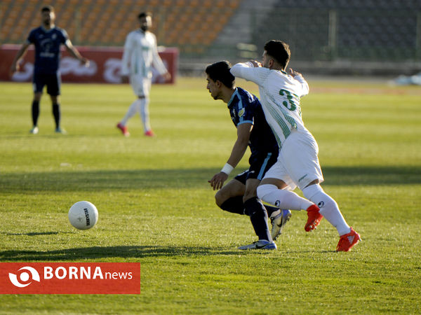 دیدار تیم های فوتبال پیکان- آلومینیوم اراک