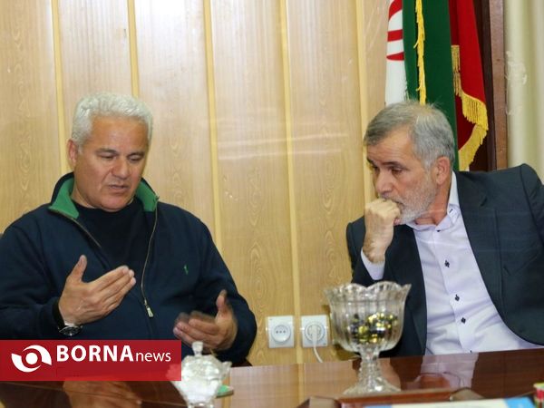 امضای قرداد فرشاد پیوس در هیئت فوتبال استان گیلان