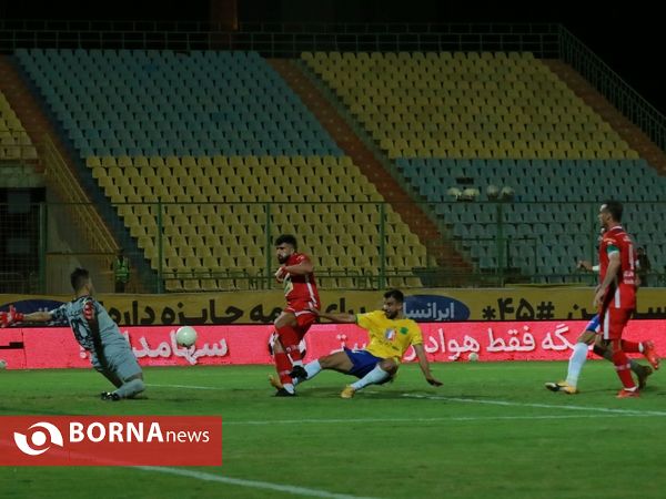 دیدار تیم های فوتبال صنعت نفت - پرسپولیس