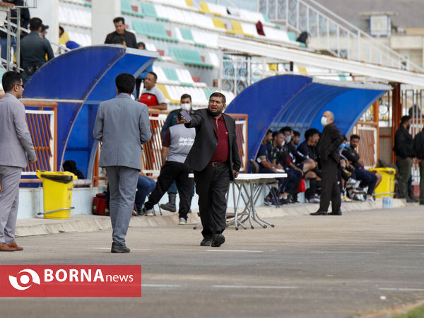 دیدار تیم های قشقایی شیراز و استقلال ملاثانی