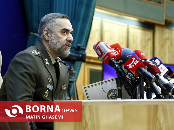 نشست خبری وزیر دفاع و پشتیبانی نیرو های مسلح