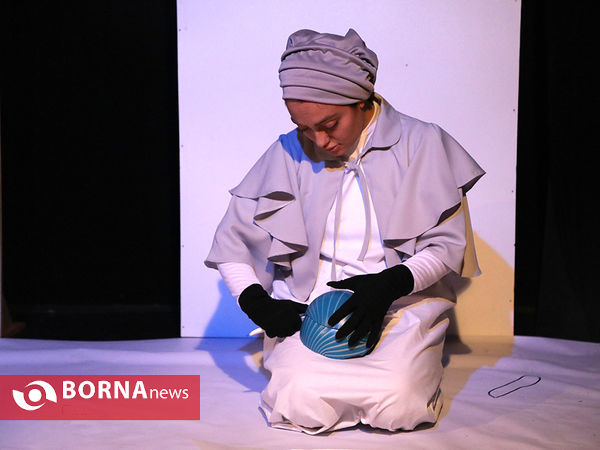 نمایش "تنها خدا حق دارد بیدارم کند"
