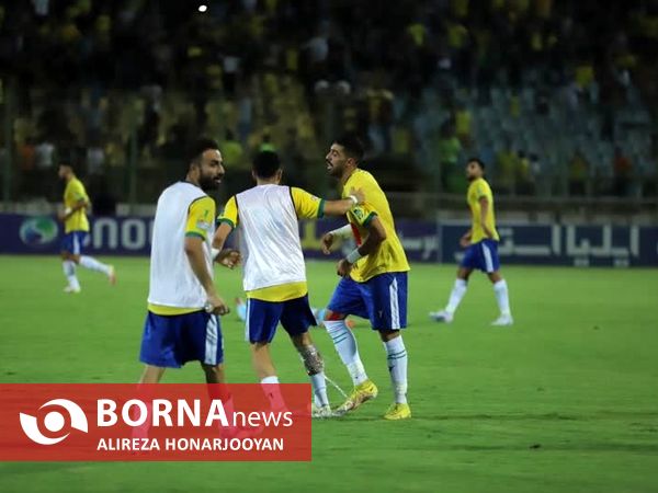 در حاشیه دیدار تیم های فوتبال صنعت نفت - پیکان