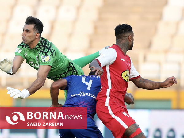 دیدار تیم های فوتبال هوادار - پرسپولیس
