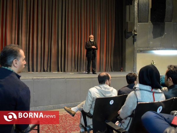 آيين افتتاح نمايش پاپری با حضور پيشکسوتان تئاتر و سينما در اصفهان