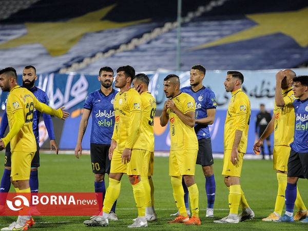 دیدار تیم های فوتبال استقلال - فجرسپاسی