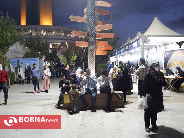 افطاری ساده در برج میلاد