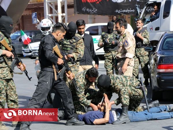 رژه نیروهای مسلح استان مرکزی در هفته دفاع مقدس