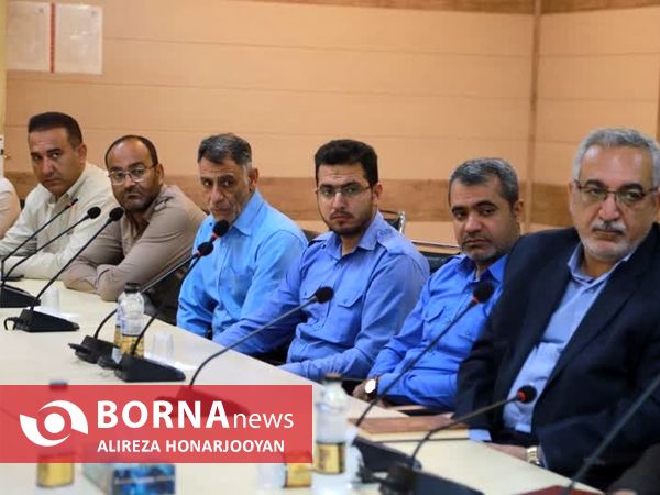 تجلیل از کارگران واحدهای تولیدی و صنعتی اروند