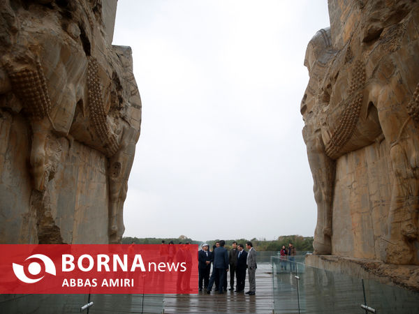 بازدید رئیس مرکز مطالعات استراتژیک ریاست جمهوری تاجیکستان از تخت جمشید