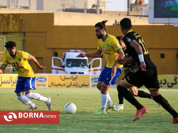 دیدار تیم های فوتبال صنعت نفت - سپاهان