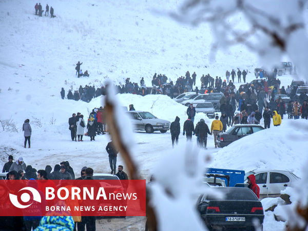 خوشحالی مردم اراک با بارش اولین برف زمستانی در منطقه‌ی گردشگری دره گردو