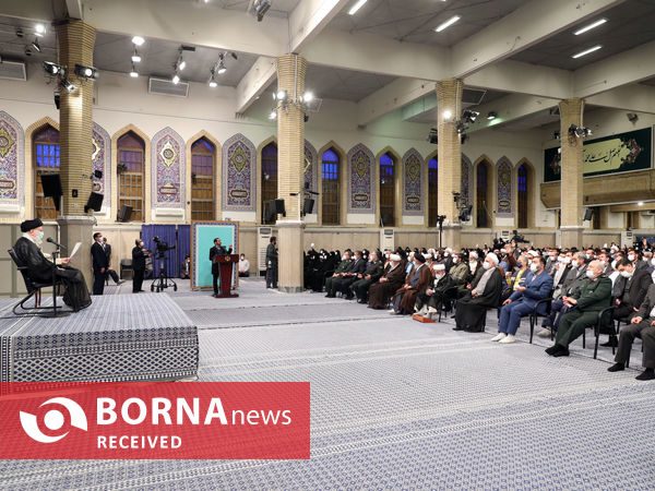 دیدار صدها نفر از مردم استان اصفهان با مقام معظم رهبری