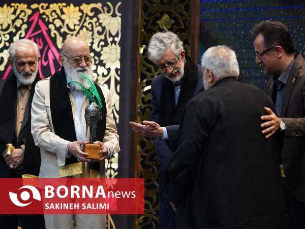  آیین برافراشتن پرچم عزای حسینی برفراز بلندترین سکوی پرچم ایران