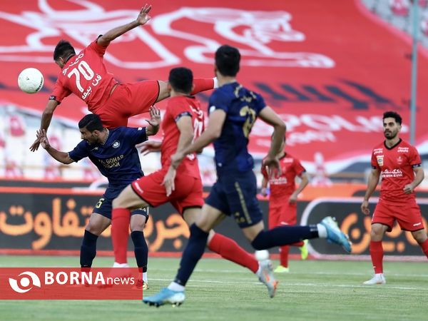 دیدار تیم های فوتبال پرسپولیس -  گل‌گهر