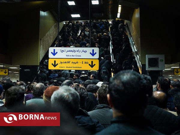 ساعات اولیه استقبال از شهدای مقاومت - متروی چهار راه ولیعصر ( عج ) در تهران