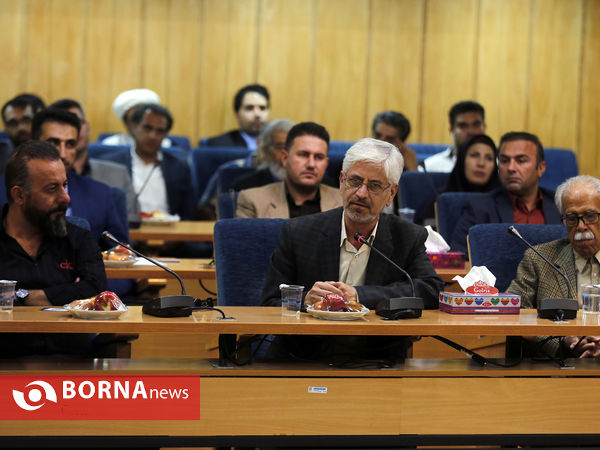 نشست صمیمی اهالی فرهنگ، هنر و رسانه استان فارس با وزیر ارشاد