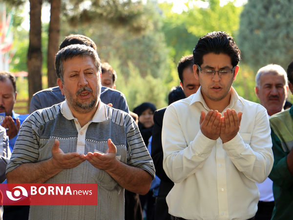 نماز شکرانه عید در کنار شهدای بهشت رضا(ع)