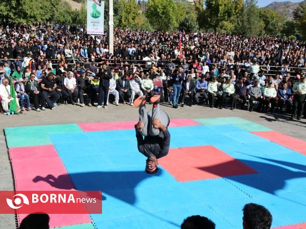 همایش بزرگ پیاده روی خانوادگی عاشورائیان گرامیداشت هفته نیروی انتظامی درخرم آباد