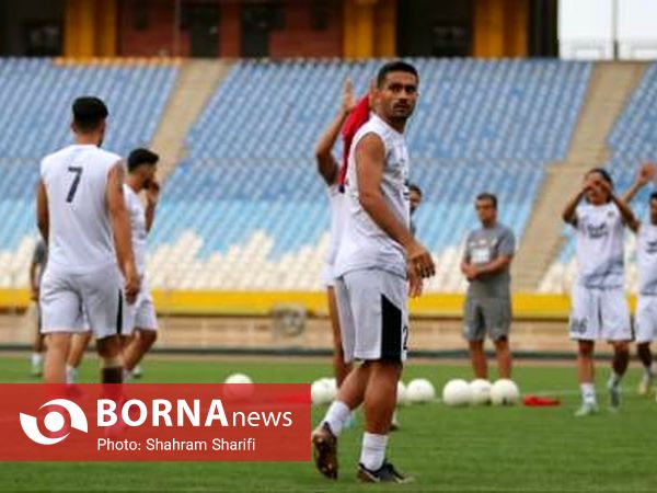 گزارش تصویری تمرین تیم فوتبال سپاهان با حضور هواداران 