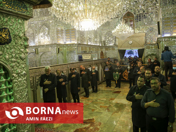 آیین لاله گردانی در حرم مطهر شاهچراغ(ع) به یاد شهدای ترور ۴ آبان