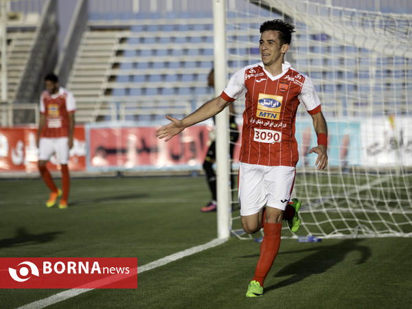 دیدار تیم های گسترش فولاد تبریز و پرسپولیس با برتری شاگردان برانکو