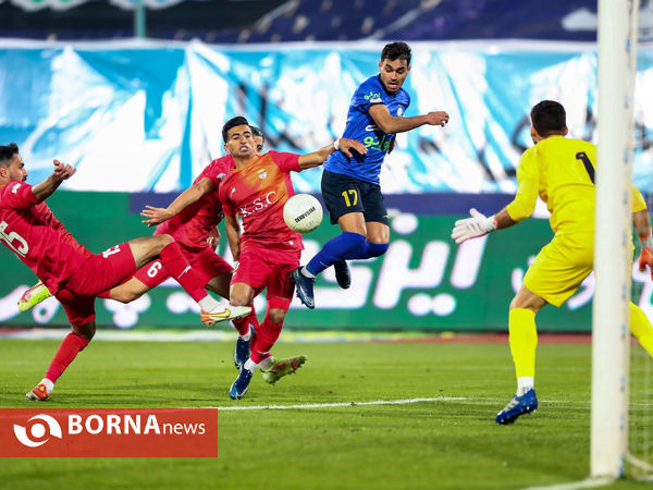 دیدار تیم های فوتبال استقلال - فولاد