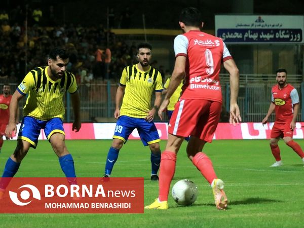 دیدار تیم های فوتبال نفت مسجدسلیمان - پرسپولیس