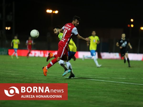 دیدار تیم های فوتبال صنعت نفت - پرسپولیس