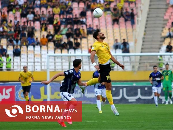 دیدار تیم های فوتبال سپاهان - پیکان