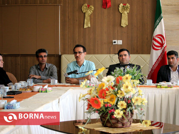 نشست دبیران سمن های استان فارس با مشاور امور جوانان وزیر ورزش و جوانان