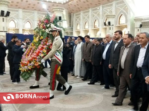 تجدید میثاق استاندار تهران و مدیران استانی با امام راحل(ره) در هفته دولت
