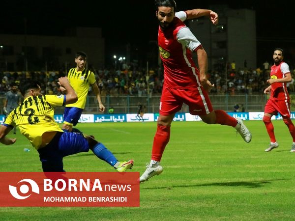 دیدار تیم های فوتبال نفت مسجدسلیمان - پرسپولیس