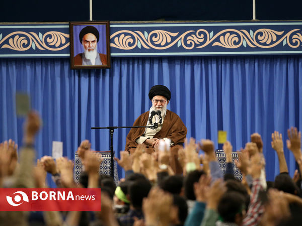 دیدار دانش آموزان و دانشجویان با مقام معظم رهبری