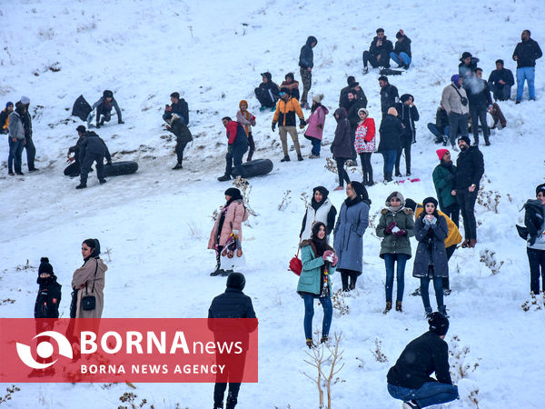 خوشحالی مردم اراک با بارش اولین برف زمستانی در منطقه‌ی گردشگری دره گردو