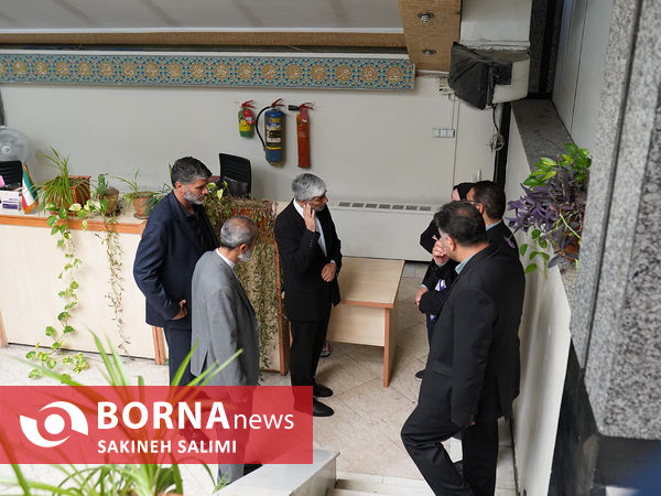  بازدید کیومرث هاشمی از ساختمان شماره ۲ وزارت ورزش و جوانان 