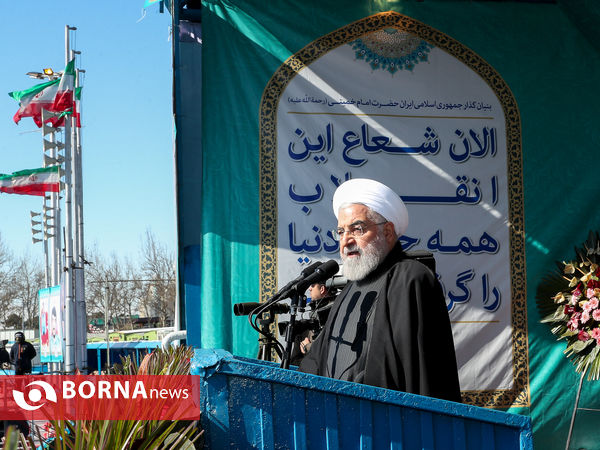 رئیس جمهور در اجتماع بزرگ مردم تهران در مراسم راهپیمایی ۲۲ بهمن