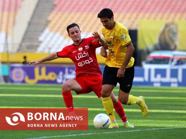 دیدار تیمهای سپاهان اصفهان _ تراکتور تبریز