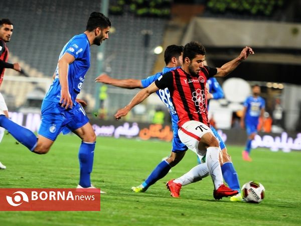 دیدار تیم های استقلال تهران و مشکی پوشان خراسان