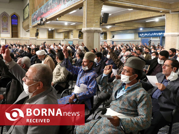 دیدار صدها نفر از مردم استان اصفهان با مقام معظم رهبری