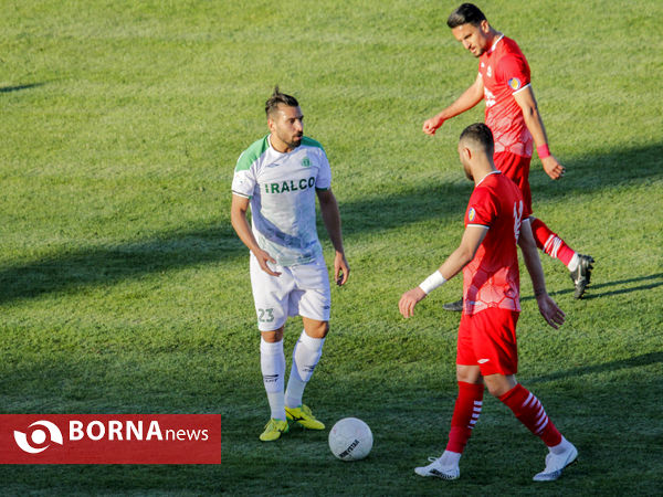 دیدار تیم های فوتبال آلومینیوم اراک-تراکتور سازی تبریز