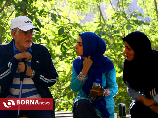 کوهپیمایی دکتر عارف به همراه جمعی از جوانان