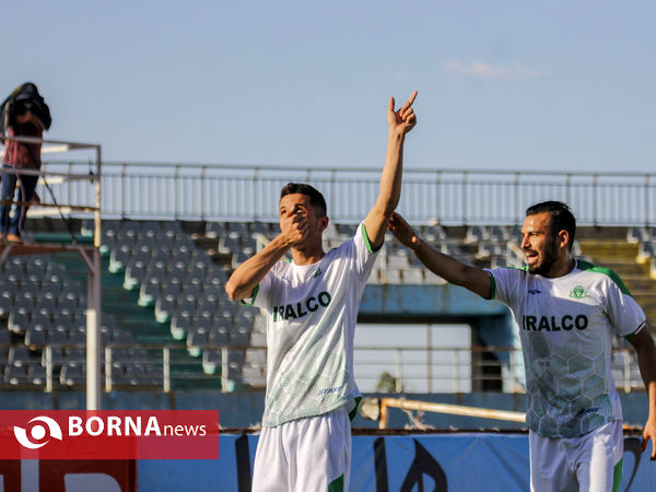 دیدار تیم های فوتبال آلومینیوم اراک-تراکتور سازی تبریز