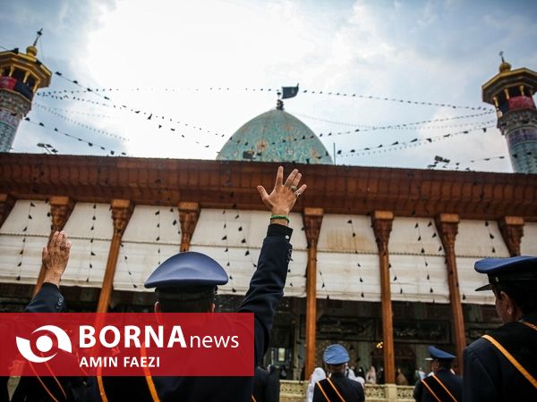 برافراشتن پرچم عزای حسینی در حرم شاهچراغ(ع)