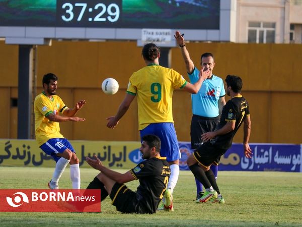 دیدار تیم های فوتبال صنعت نفت - سپاهان