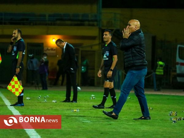 دیدار تیم های فوتبال صنعت نفت - پرسپولیس